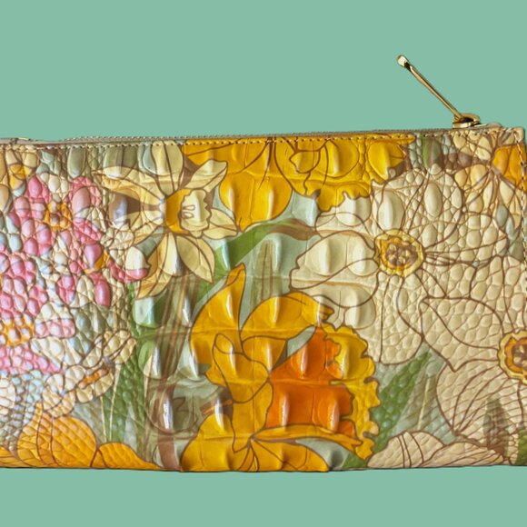 Brahmin NWT Daisy Daffodil Melbourne Genuine Leather Large Clutch Gold Hardware - Picture 8 of 12